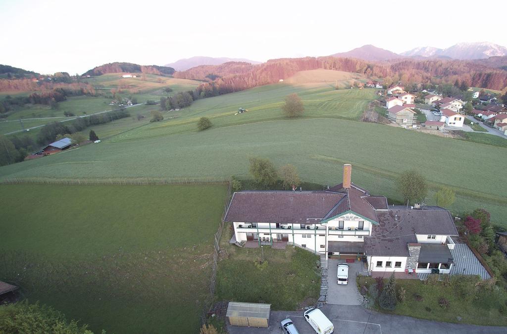 Chiemgau Hotel Viktoria Grabenstatt Exterior photo